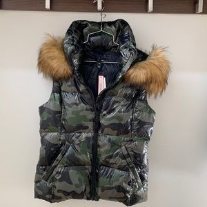 AQUA faux fur trim hooded puffer vest